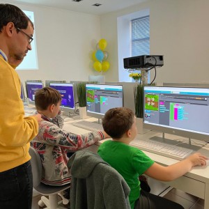 KIBERone уже в Саратове! - КИБЕРшкола программирования для детей, компьютерные курсы для школьников, начинающих и подростков - KIBERone г. Дзержинский